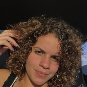 Meet your Posher, Maura